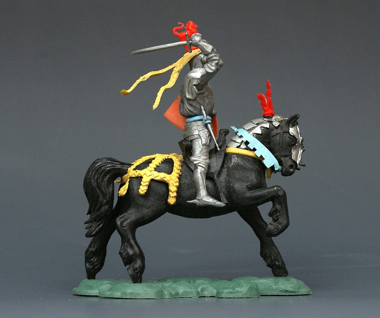 Swoppet Mounted Knight Attacking - YELLOW DIAMOND Caparison - Image 3