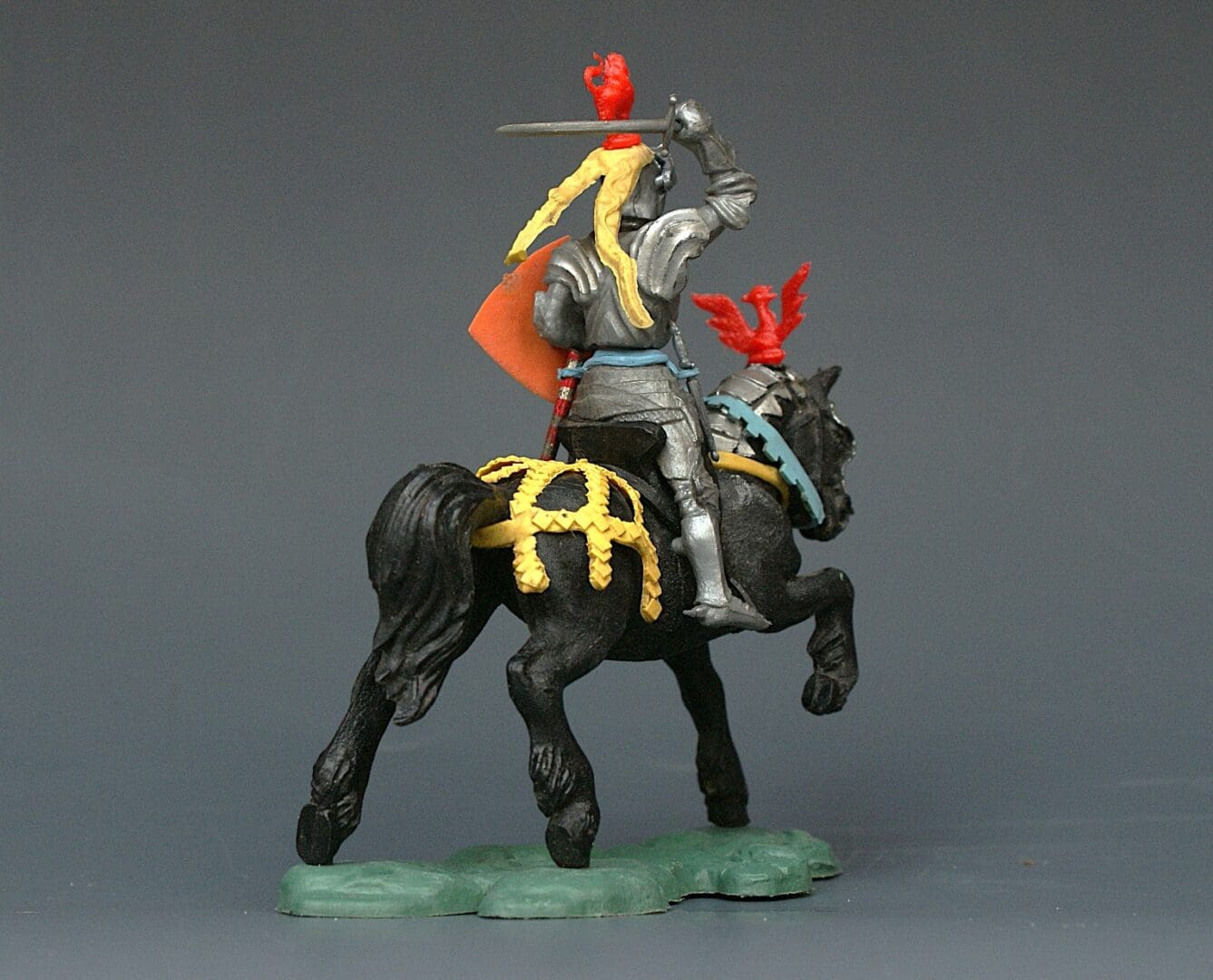 Swoppet Mounted Knight Attacking - YELLOW DIAMOND Caparison - Image 2