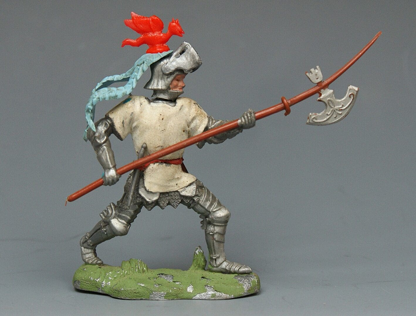 Swoppet C15th Knight with Pole-axe (White Tunic)