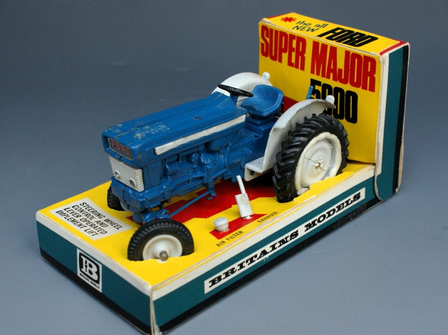 Britains Ford Super Major 5000 Tractor - Early Sleeve Box - Image 4