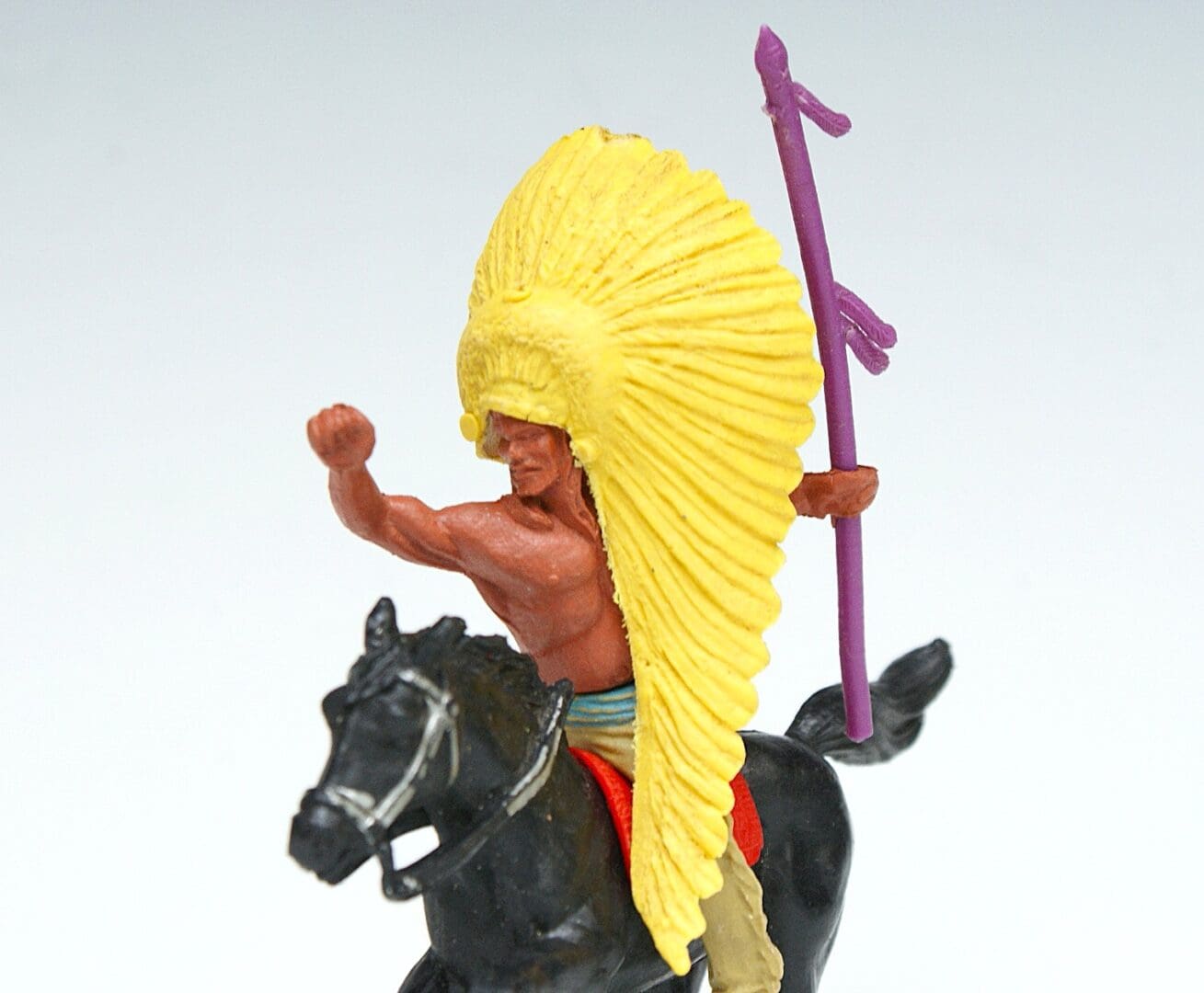 Timpo 1st Series Mounted Swoppet Indian - Rare YELLOW War Bonnet! - Image 2