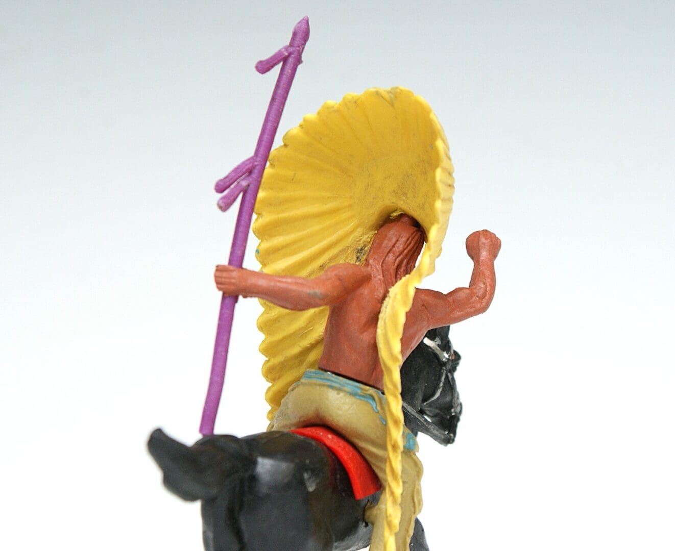 Timpo 1st Series Mounted Swoppet Indian - Rare YELLOW War Bonnet! - Image 4