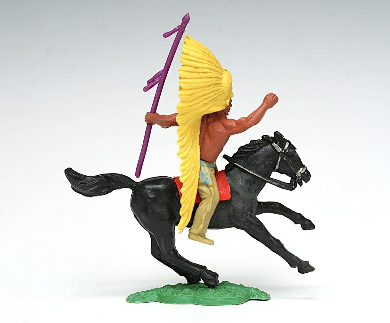 Timpo 1st Series Mounted Swoppet Indian - Rare YELLOW War Bonnet! - Image 3