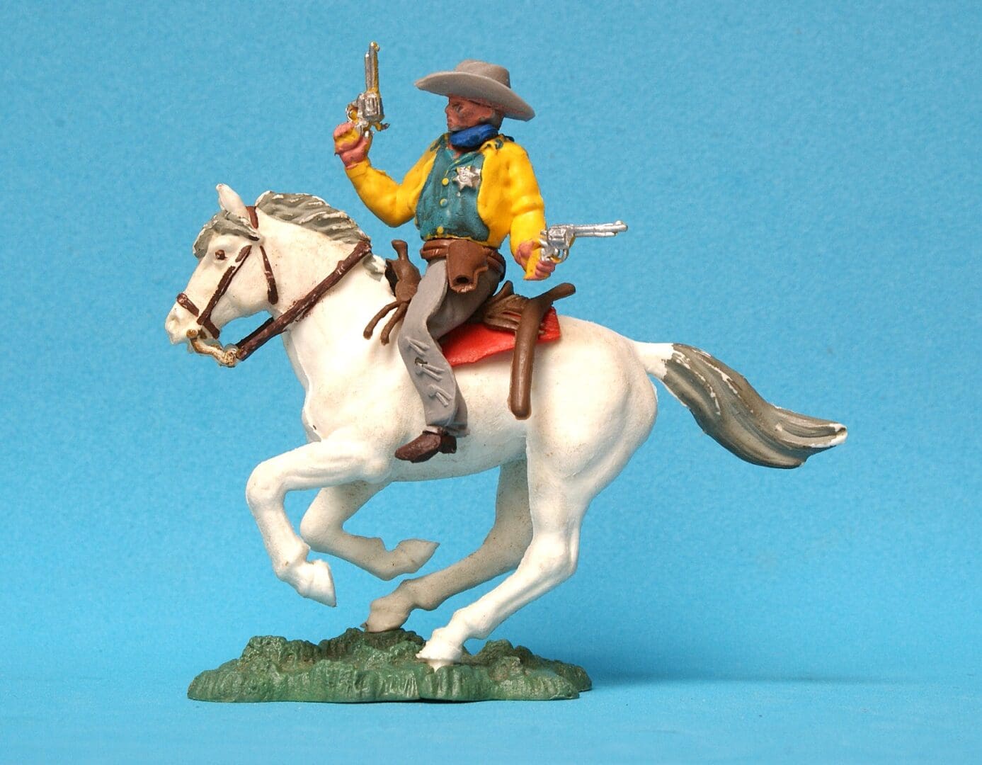 Herald Swoppet Cowboys - Mounted Sheriff (YELLOW Torso)