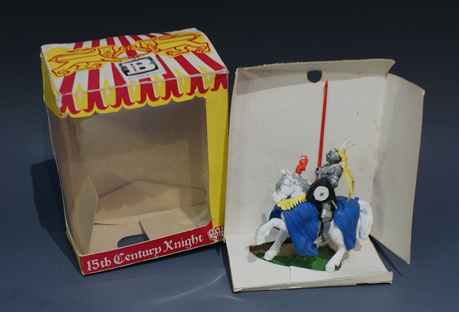Swoppet C15th Knight Defending with Lance - Pavilion Window Box