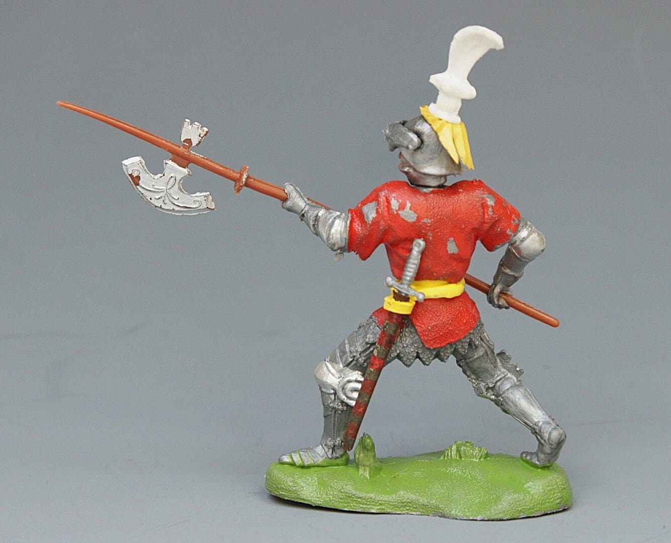Swoppet Knight with Pole-axe (Red Tunic) - Late Issue Figure - Image 2