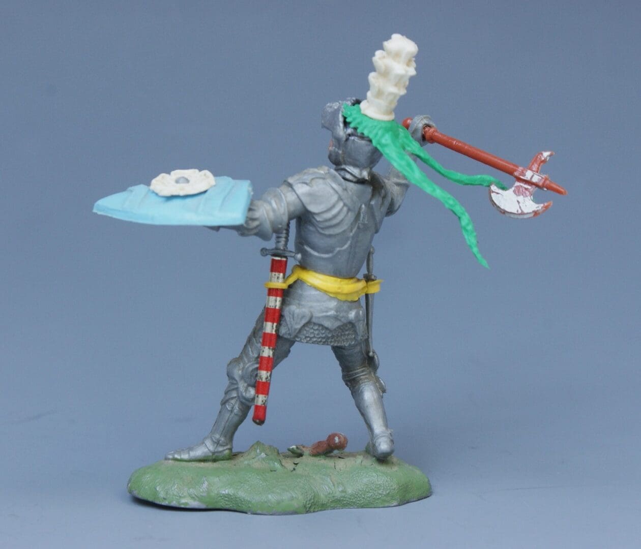 Swoppet C15th Knight with Axe - GREEN Viper's Tongue Favour - Image 2