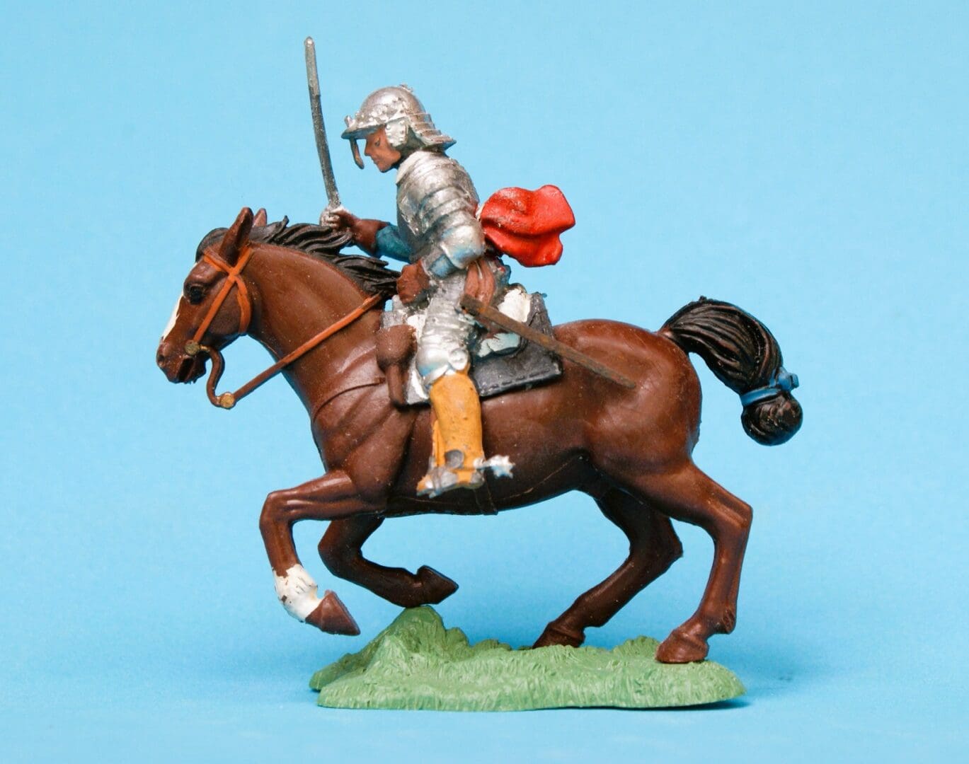 ECW Roundhead Officer, Mounted - Brown Horse (SMOOTH Plastic)