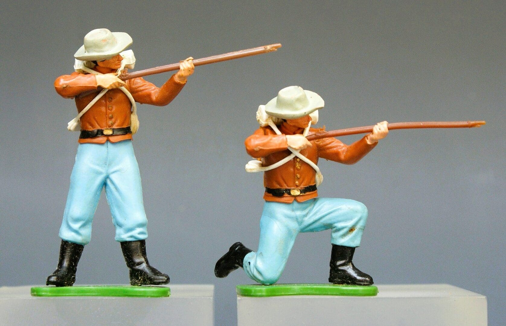 Britains "Eyes Right" Confederate Infantry - Pair of 'Butternuts'