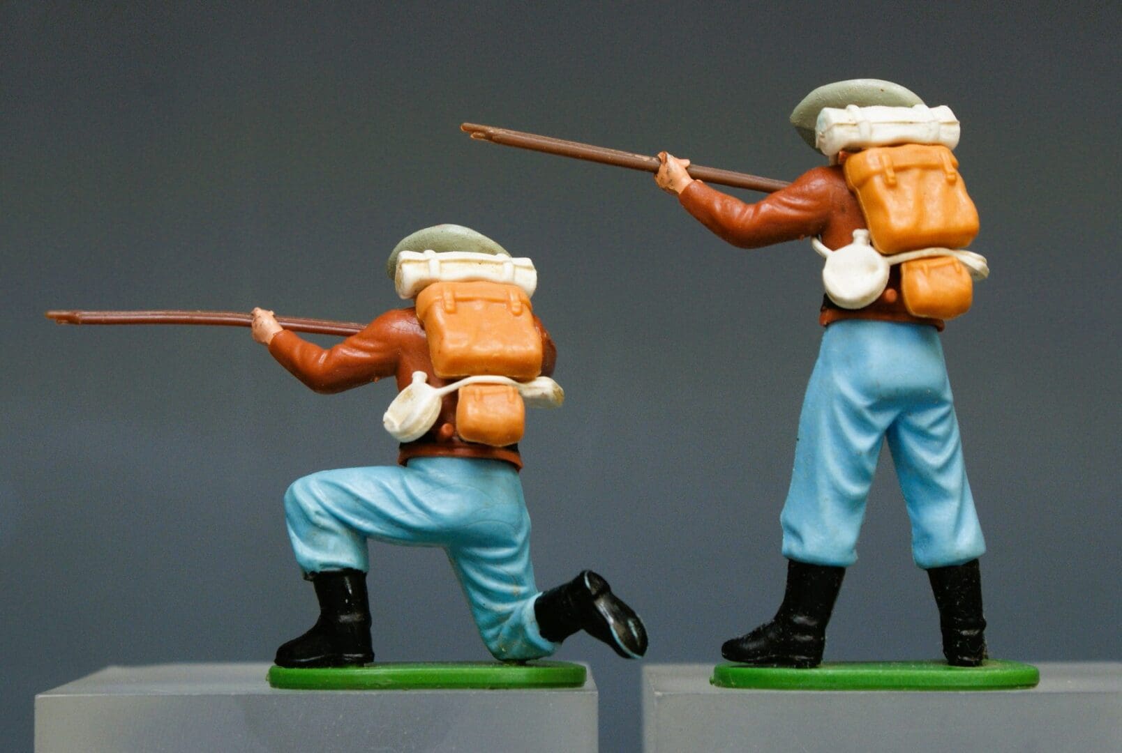 Britains "Eyes Right" Confederate Infantry - Pair of 'Butternuts' - Image 2
