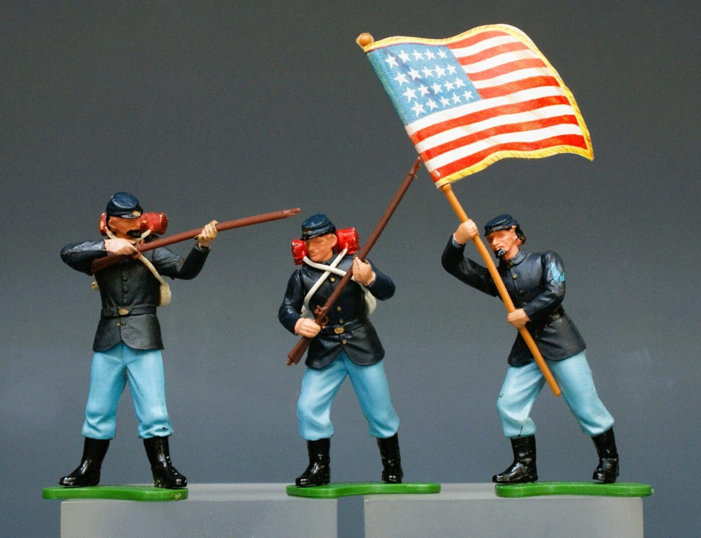 Britains "Eyes Right" ACW Union Infantry: 3-Figure Group