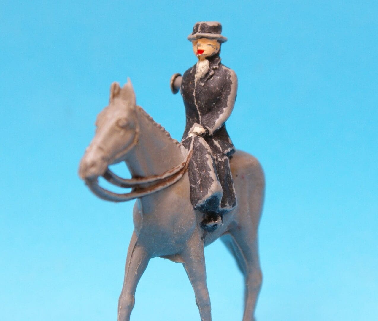 Hilco Farmyard Mounted Huntswoman Riding Sidesaddle - VERY RARE! - Image 2