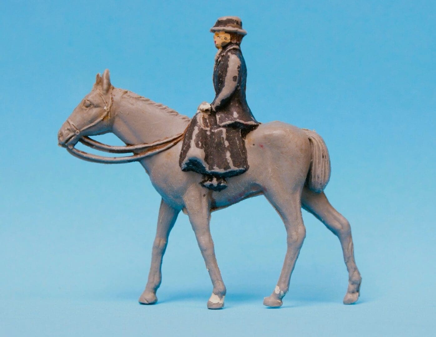 Hilco Farmyard Mounted Huntswoman Riding Sidesaddle - VERY RARE!