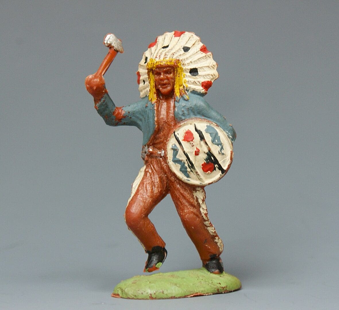 UNA Smaller Indian Chief with Tomahawk - CHESTNUT Plastic VGC