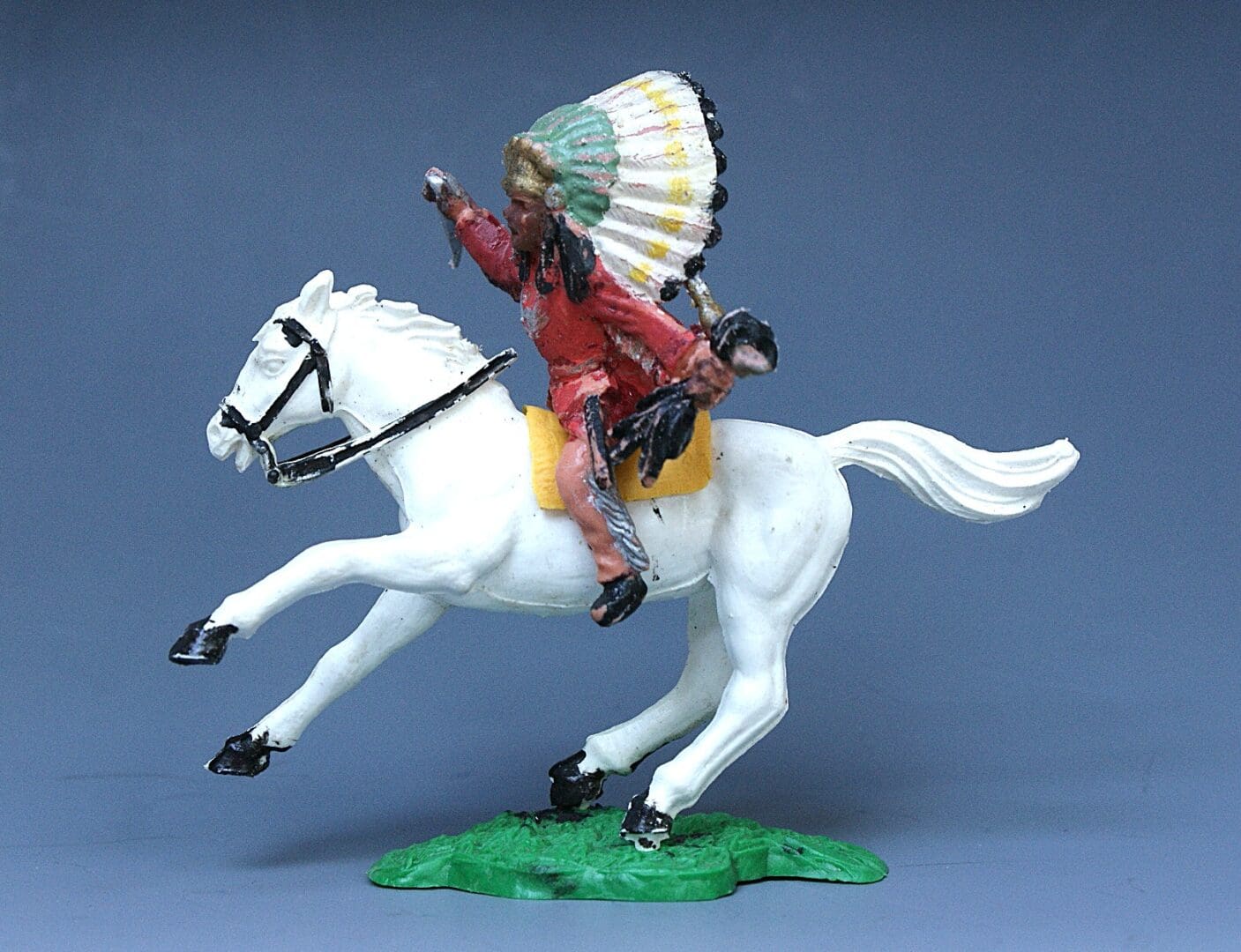 Timpo Solid Plastic 'Warbonnet' Mounted Indian with Trophy - Image 2
