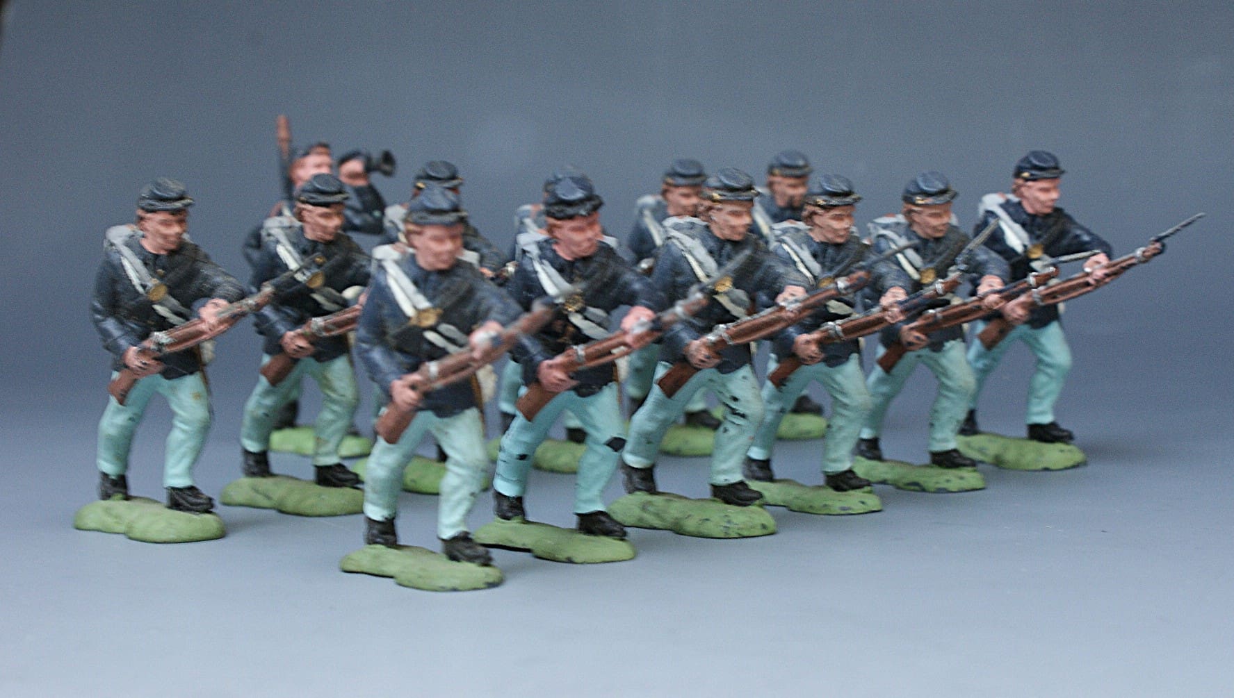 Herald ACW Squad of Federal Forces Charging + Bugler - Image 4