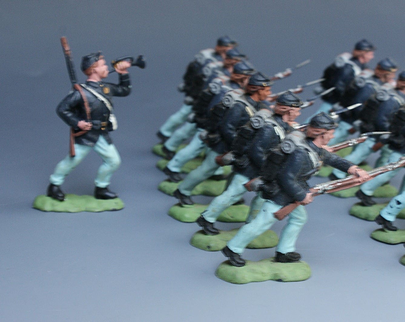 Herald ACW Squad of Federal Forces Charging + Bugler - Image 3