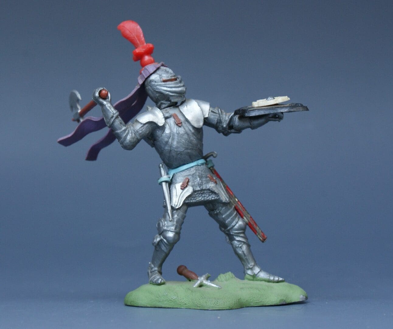 Swoppet C15th Knight with Axe - Red Plume of Feathers Crest