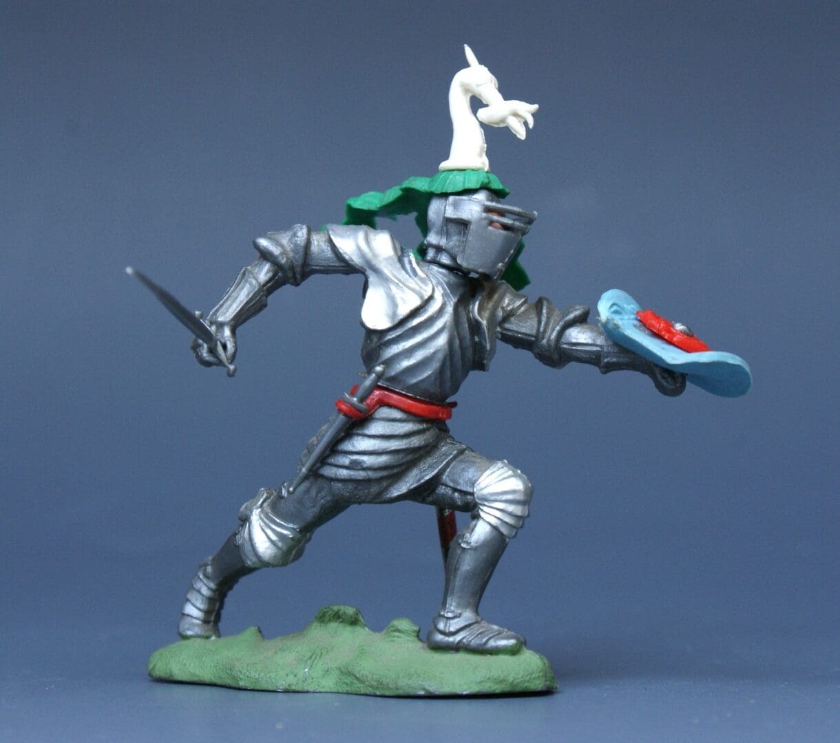 Swoppet C15th Knight Attacking with Sword (White Heron Crest)