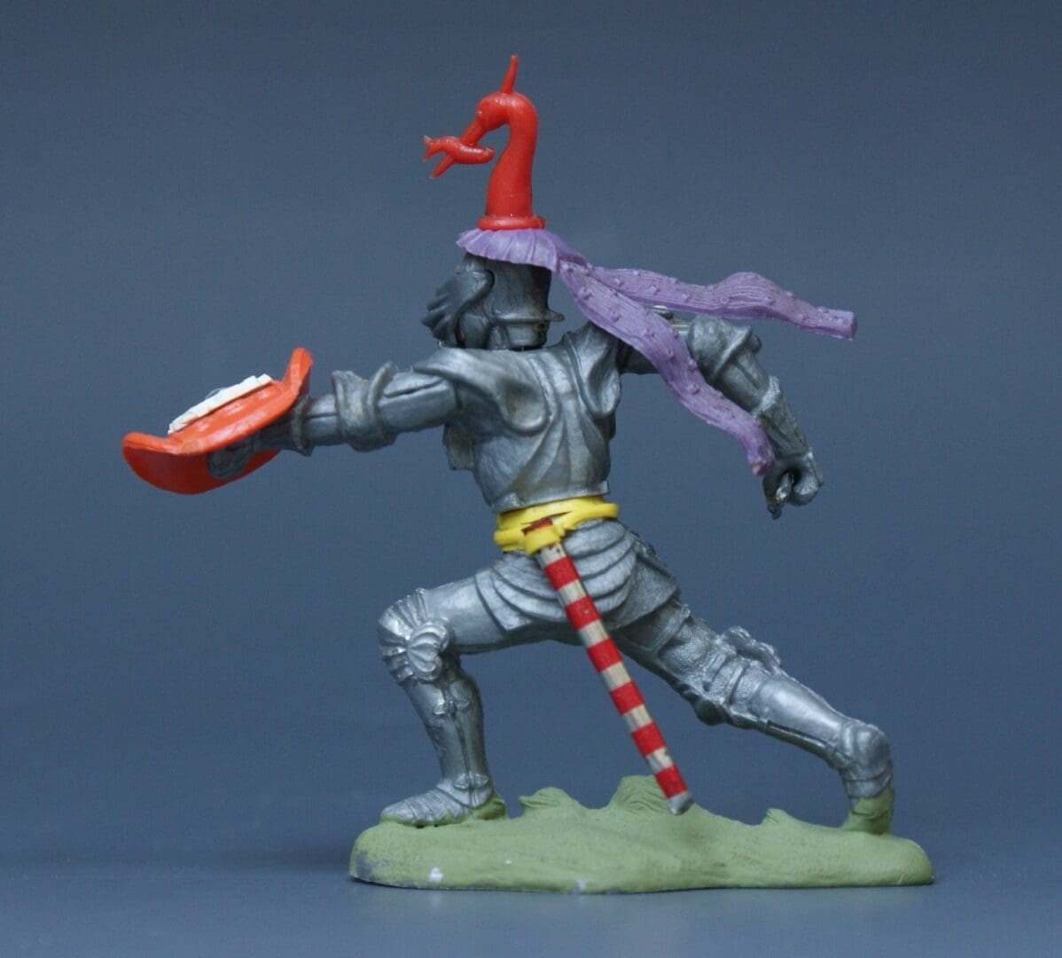 Swoppet C15th Knight Attacking with Sword (Red Heron Crest) - Image 2