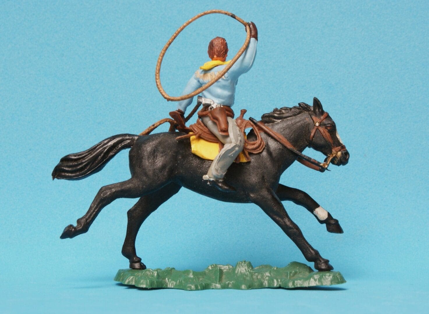 Herald Swoppet Mounted Cowboy with Lasso (LIGHT BLUE Torso) - Image 3