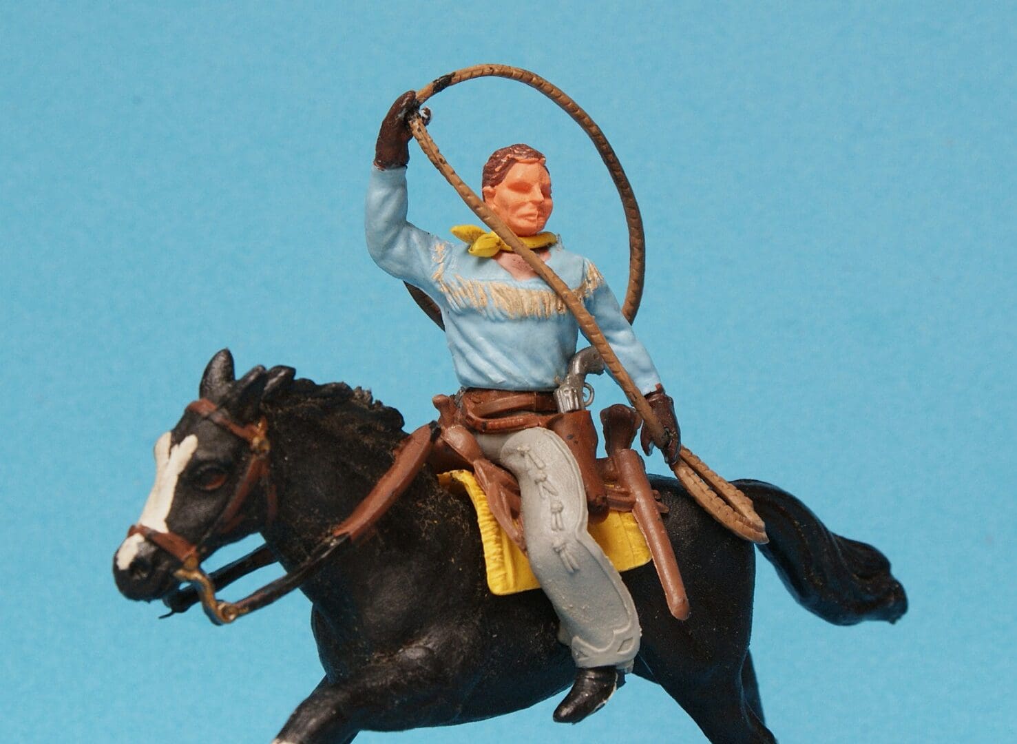 Herald Swoppet Mounted Cowboy with Lasso (LIGHT BLUE Torso) - Image 2