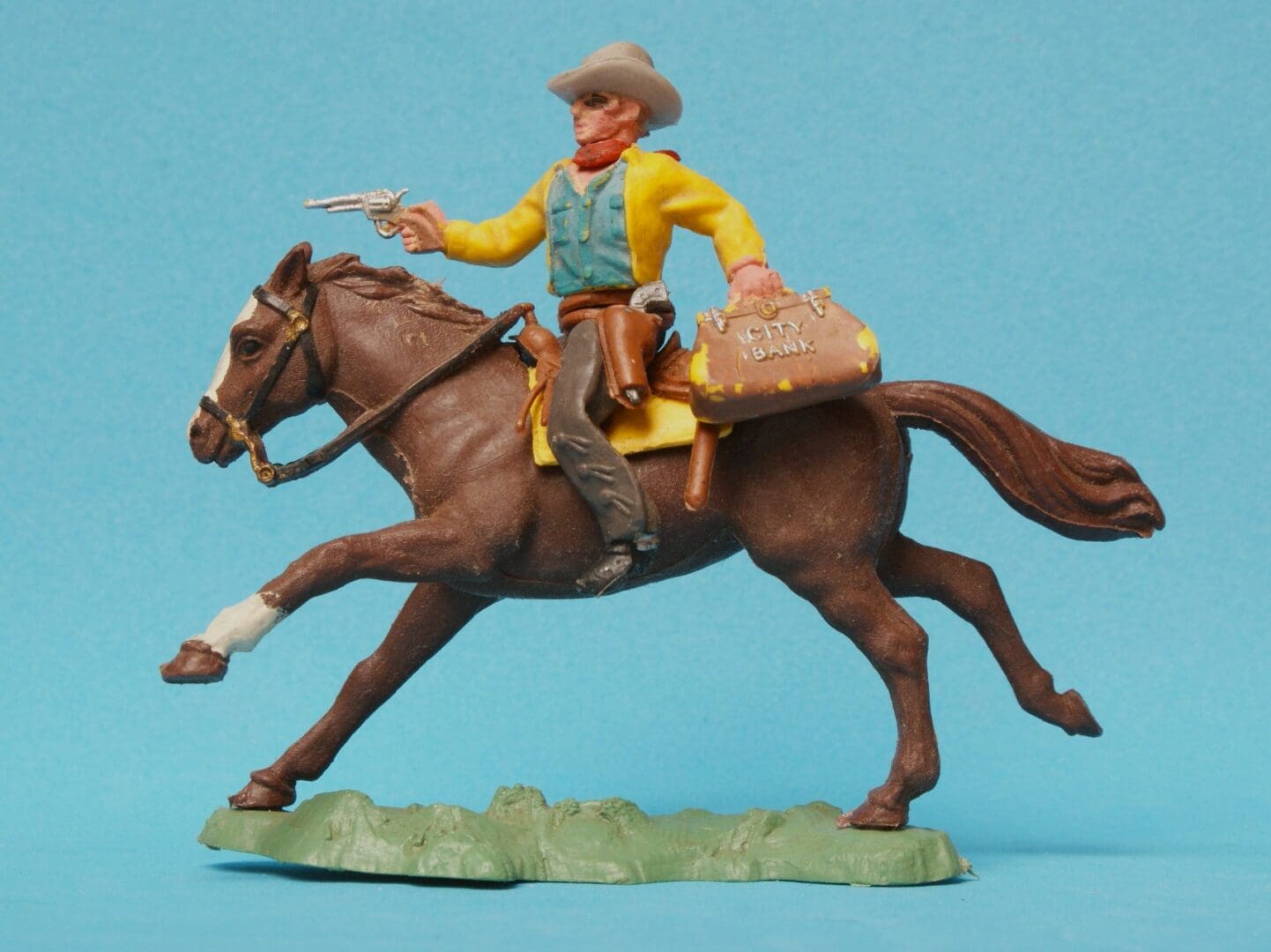 Herald Swoppet Mounted Cowboy Bank Robber YELLOW Torso - Image 4