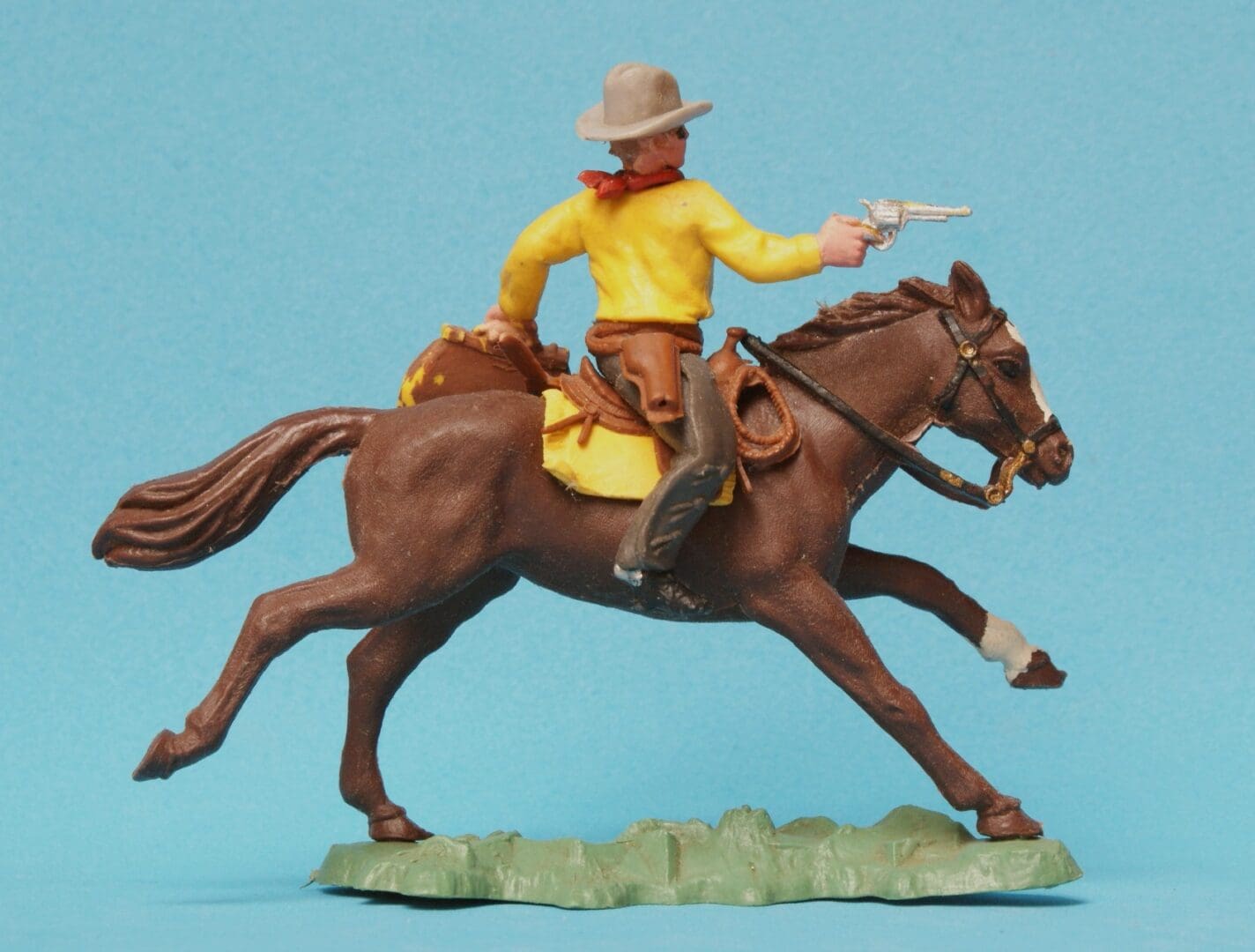 Herald Swoppet Mounted Cowboy Bank Robber YELLOW Torso - Image 3
