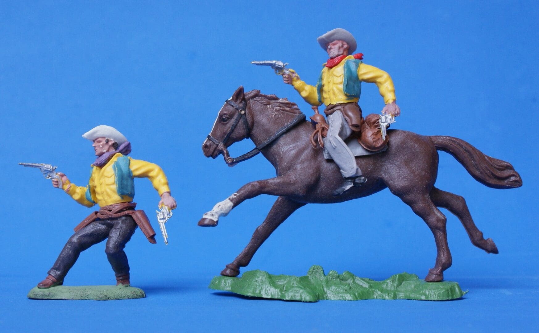 Herald Swoppet Two-Gun Cowboys - Mounted & On Foot - Image 2
