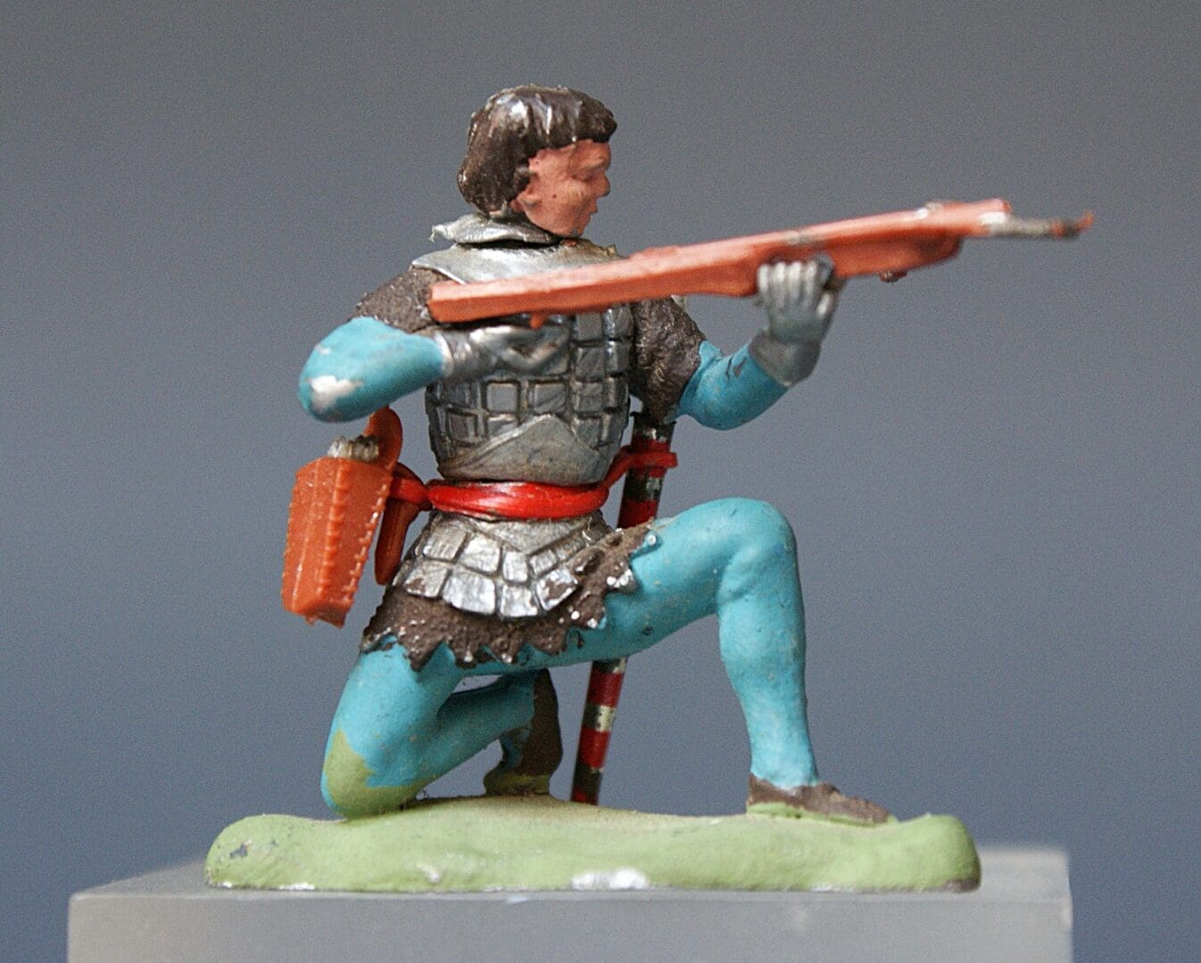 Swoppet C15th Knight Cross-bowman - TEAL BLUE Hose - Superb!