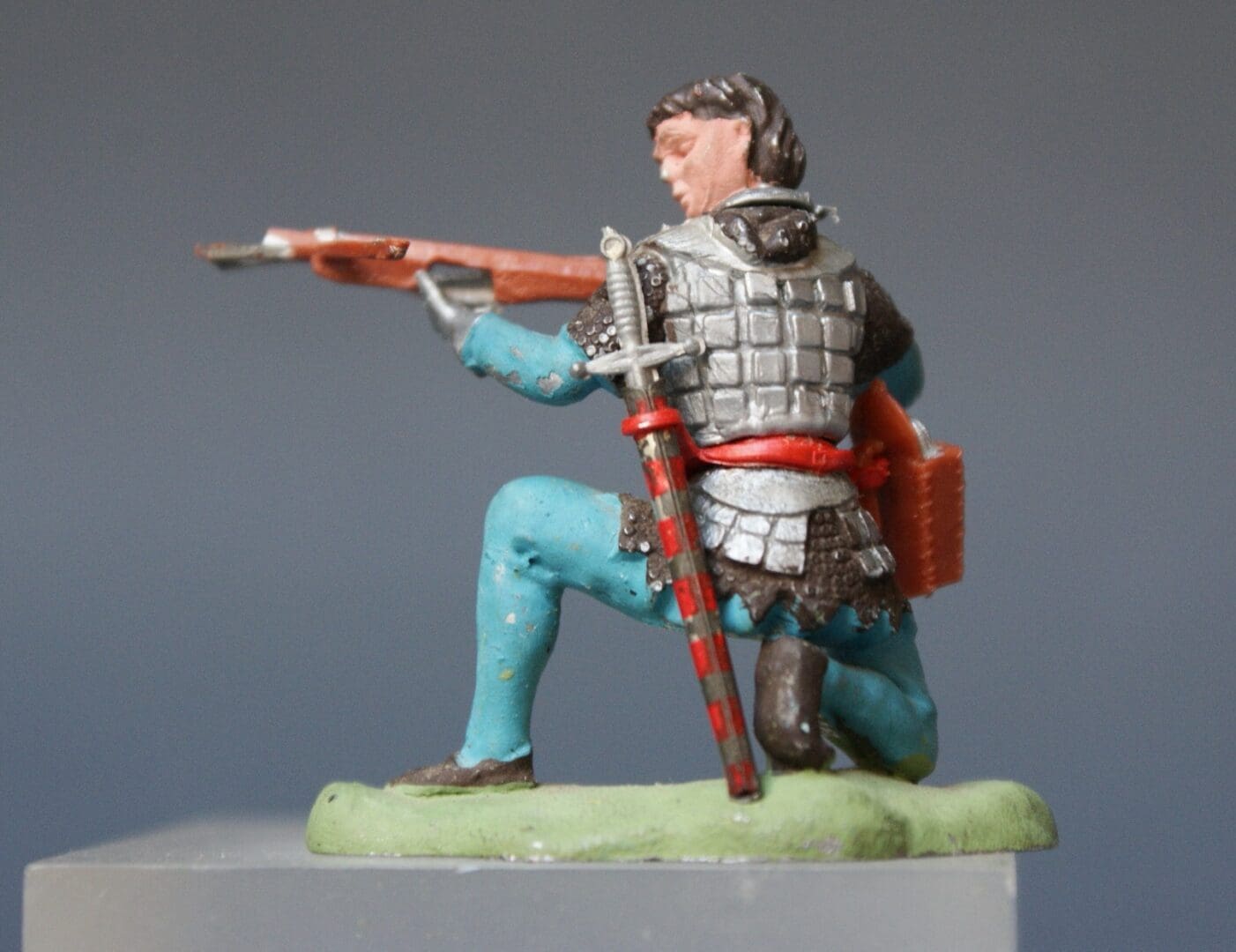 Swoppet C15th Knight Cross-bowman - TEAL BLUE Hose - Superb! - Image 2