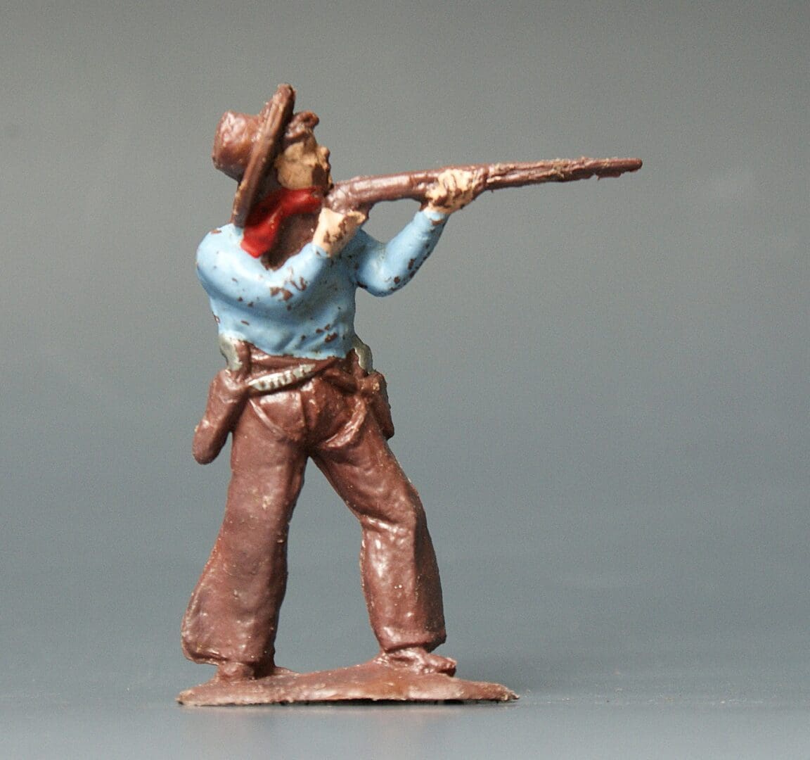 Gemodels SCARCE 50mm Cowboy Firing Rifle with Scenic Rock - Image 3