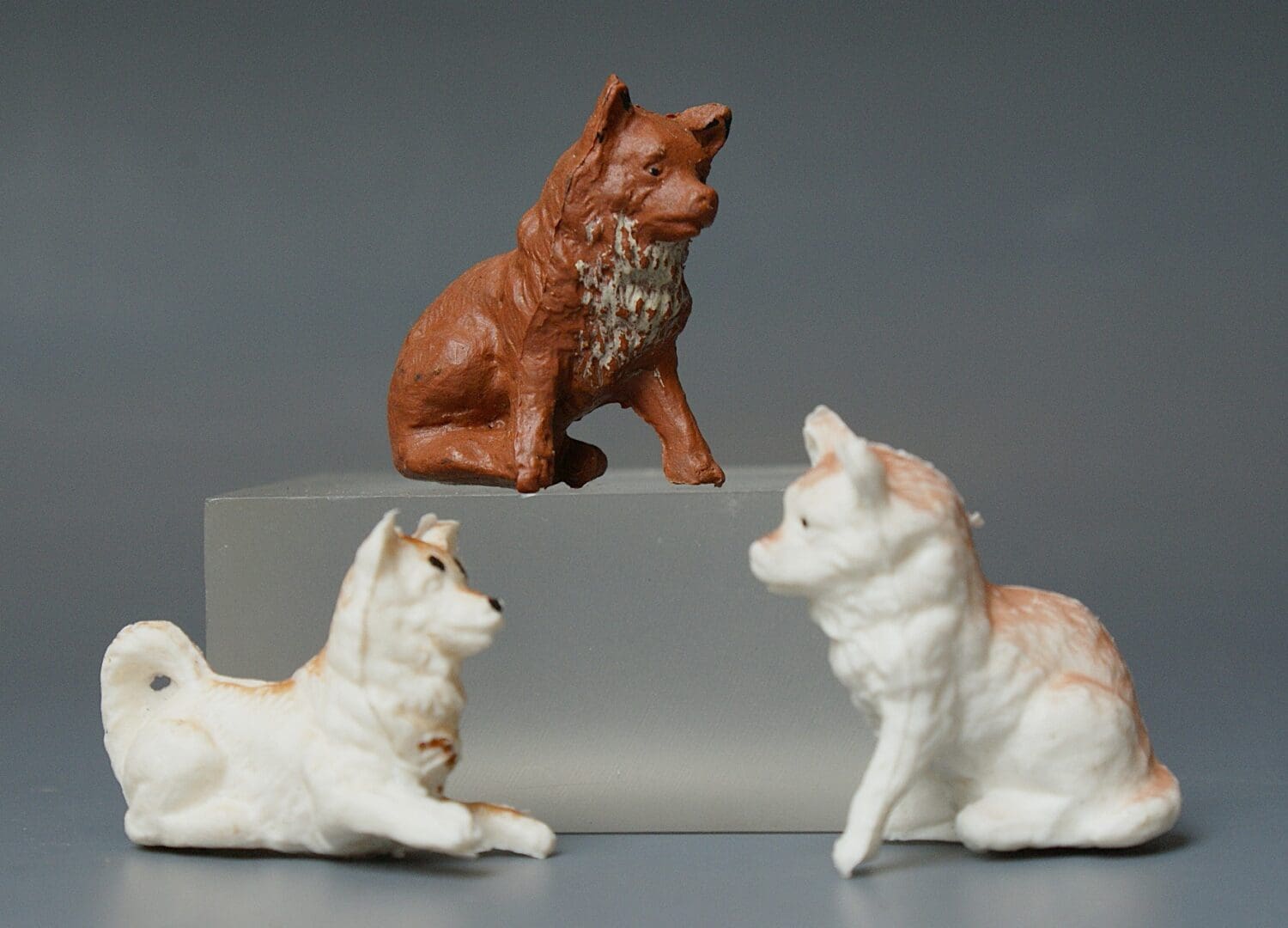 Gem/Festival Husky Dogs – BROWN Plastic Variant!