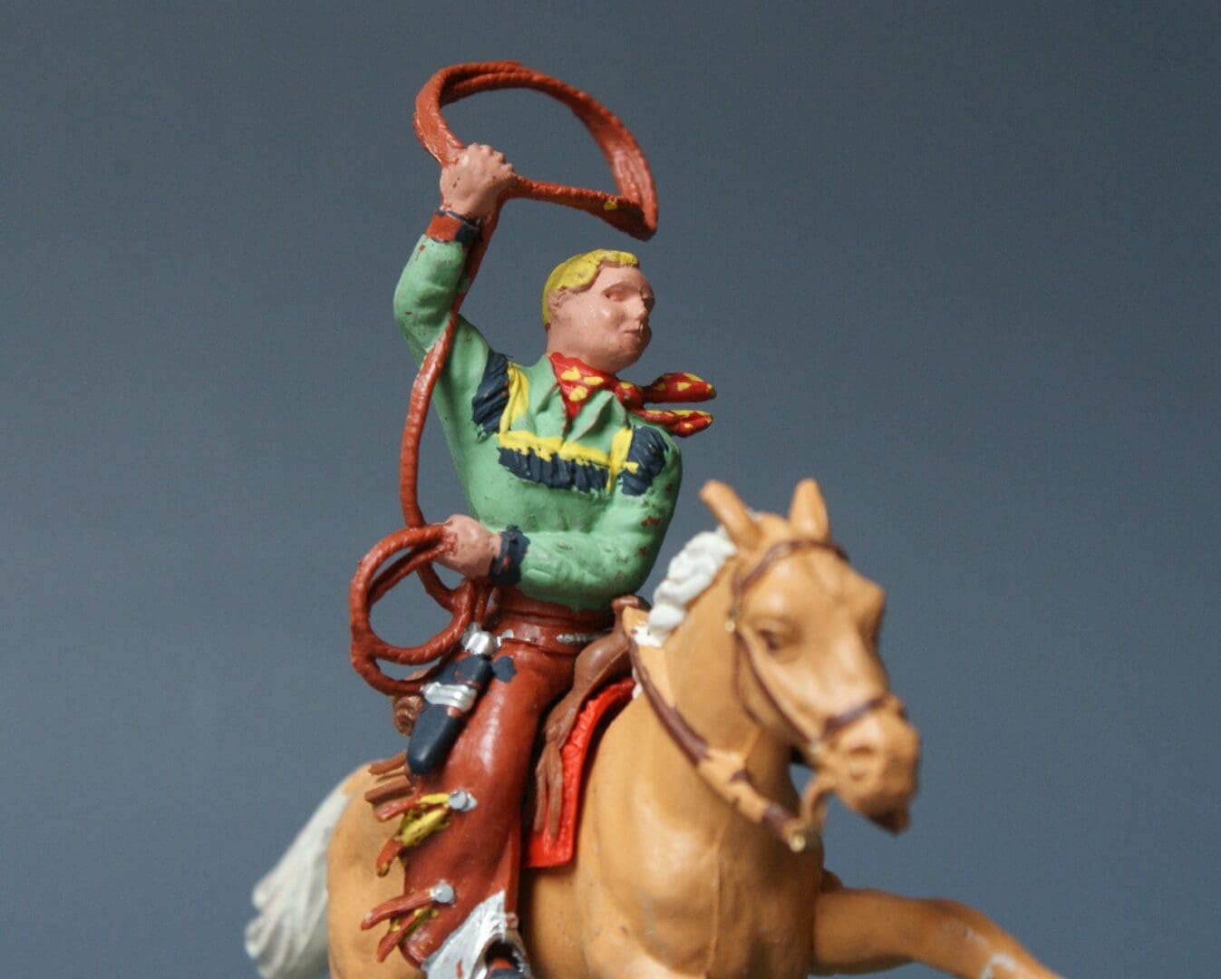 Herald Zang Mounted Cowboy Lassoing - GREEN Shirt (Kendal)