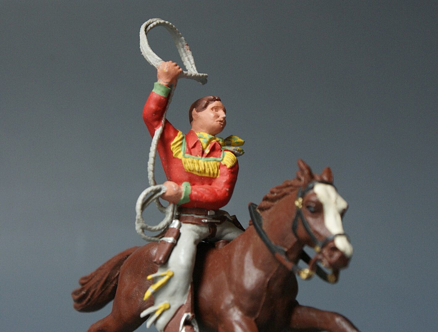 Herald Zang Mounted Cowboy Lassoing - RED Shirt (Kendal)