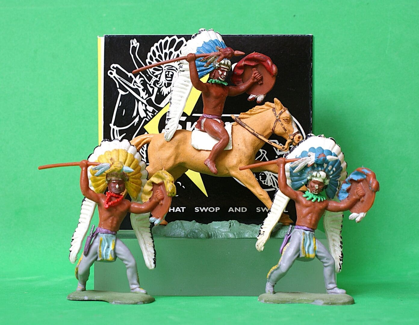 Herald Swoppet Indian Chief with Spear (Mounted & On Foot) - Image 3