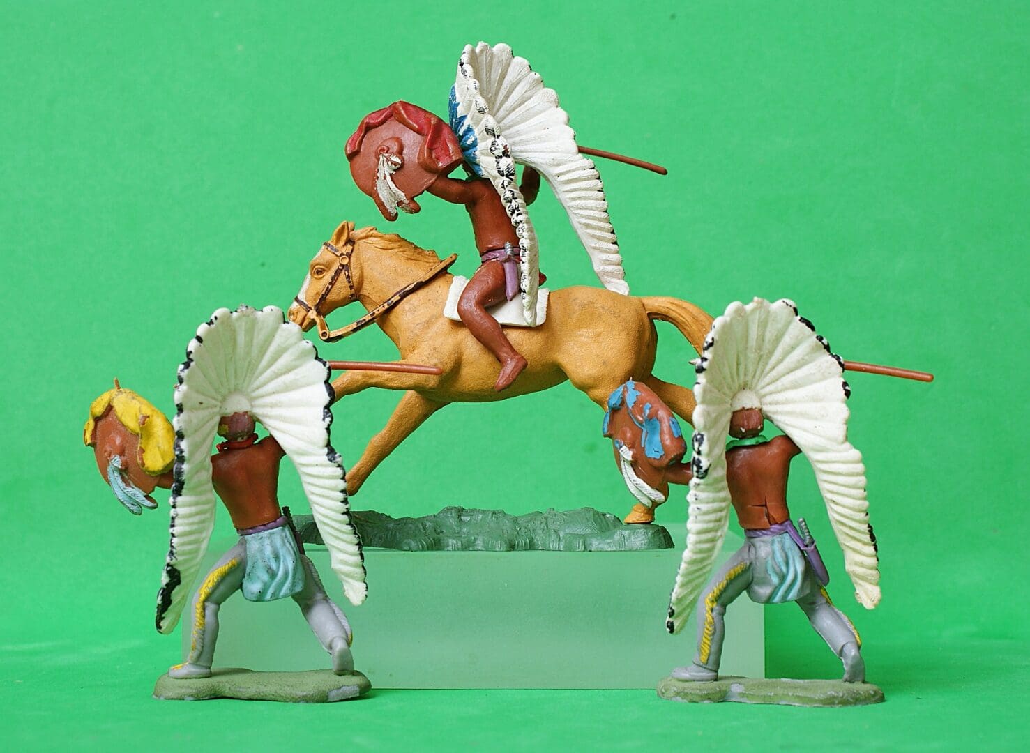 Herald Swoppet Indian Chief with Spear (Mounted & On Foot) - Image 2