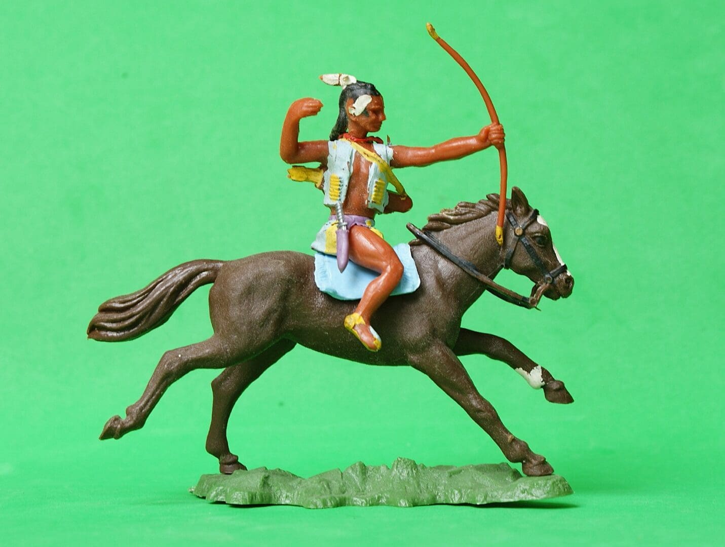 Herald Swoppet Mounted Indian with Bow (BROWN Horse) - Image 2