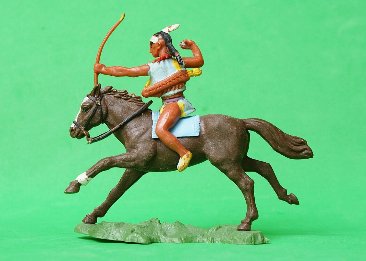 Herald Swoppet Mounted Indian with Bow (BROWN Horse) - Image 3