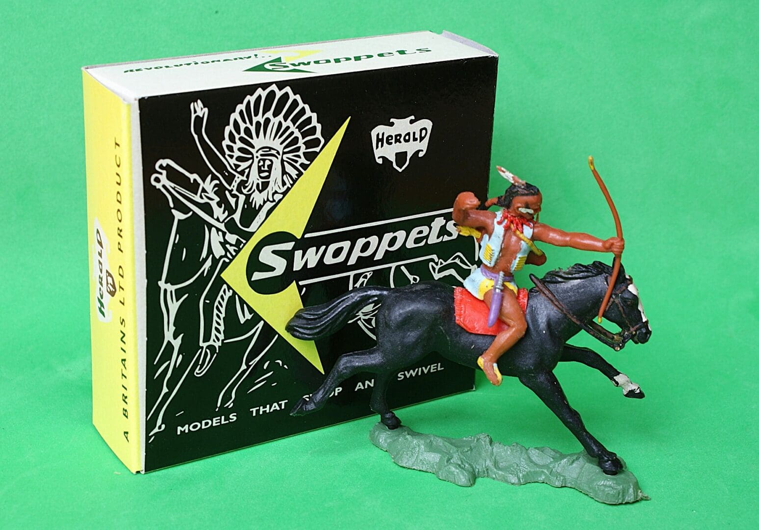 Herald Swoppet Mounted Indian with Bow (BLACK Horse)