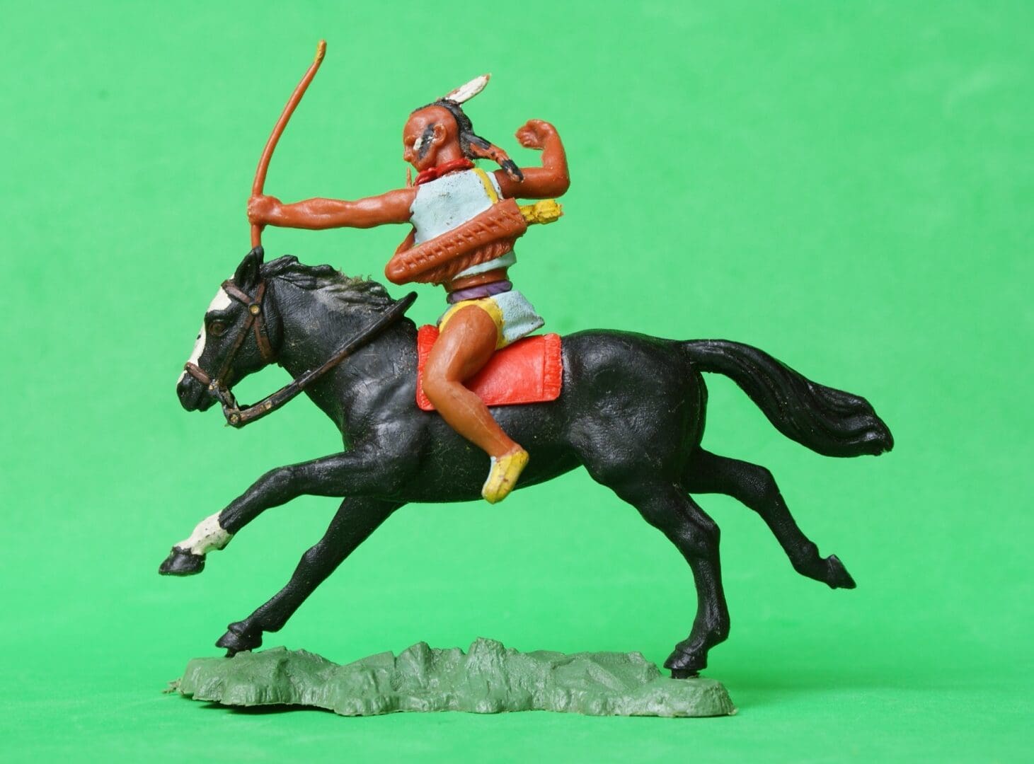 Herald Swoppet Mounted Indian with Bow (BLACK Horse) - Image 2