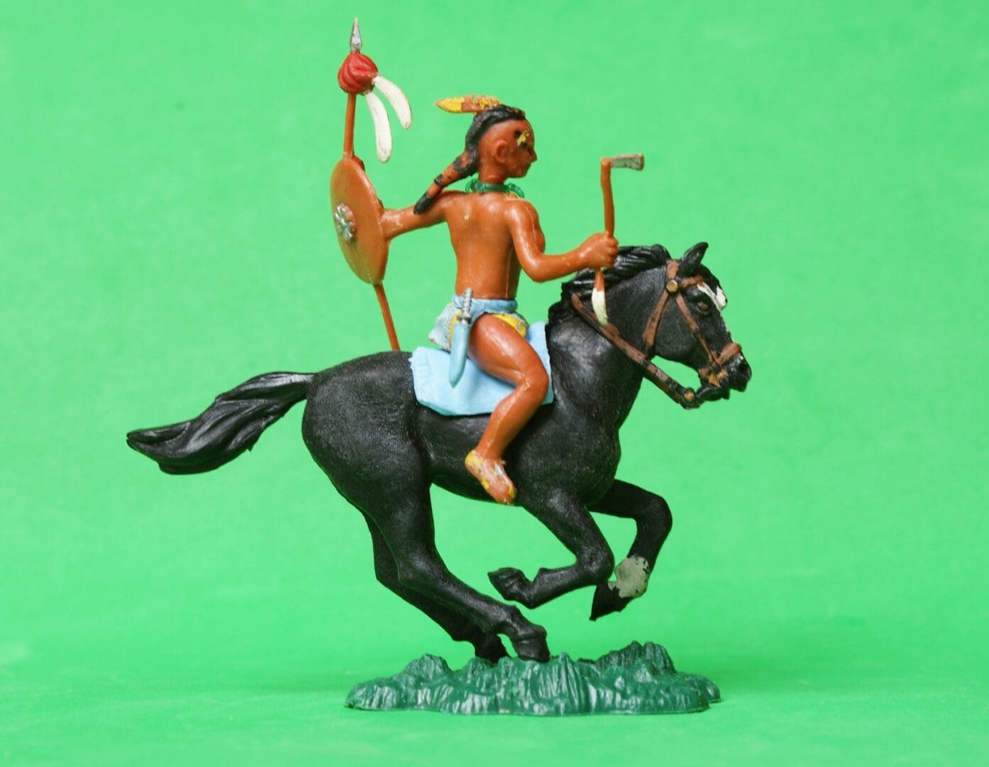 Herald Swoppet Mounted Indian Brave with Tomahawk - Image 2