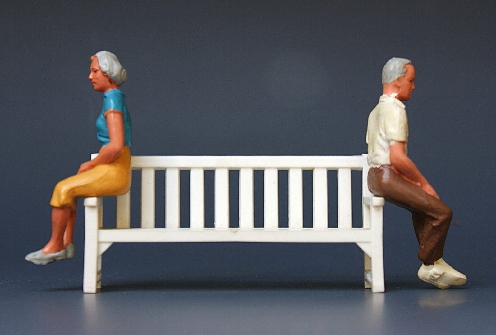 Britains Floral Garden Family - Elderly Couple Sitting on Bench - Image 3