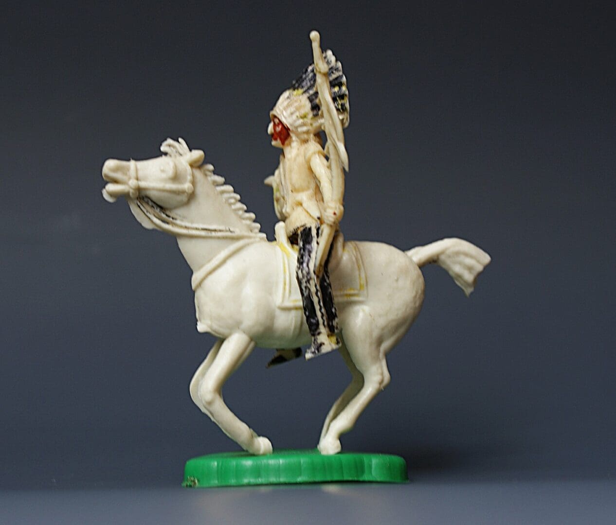 Cherilea 54mm Mounted Indian with Lance & Shield - Image 3