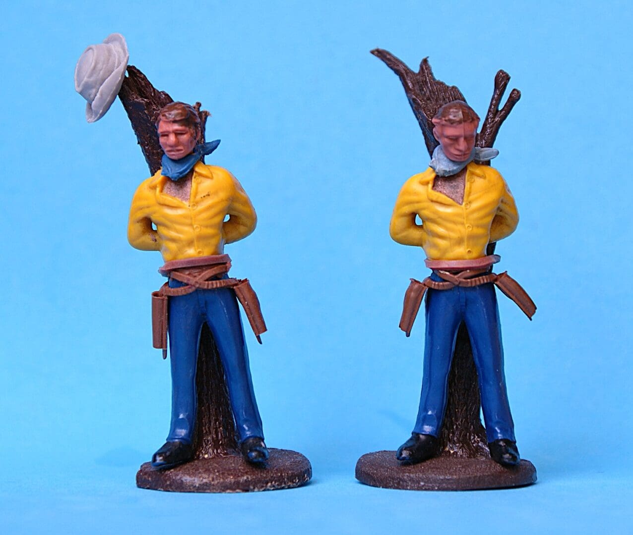 Britains Swoppet Pair of Cowboy Prisoners (2nd Series)