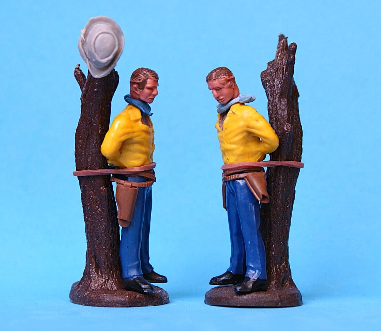 Britains Swoppet Pair of Cowboy Prisoners (2nd Series) - Image 2