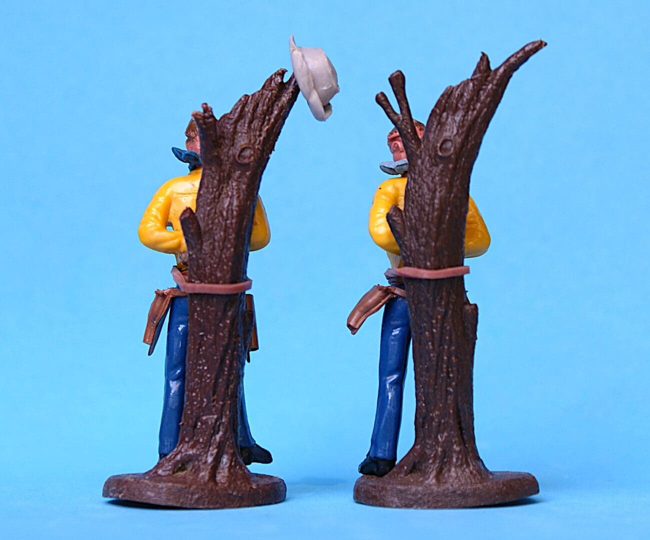 Britains Swoppet Pair of Cowboy Prisoners (2nd Series) - Image 3
