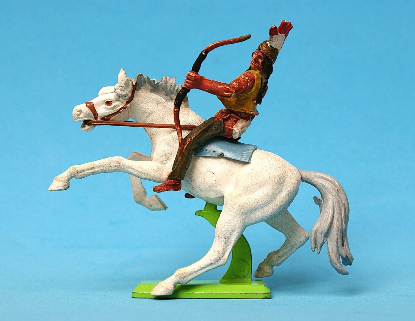 Deetail Mounted Indian Brave with Bow - 1972 1st Issue Figure - Image 2