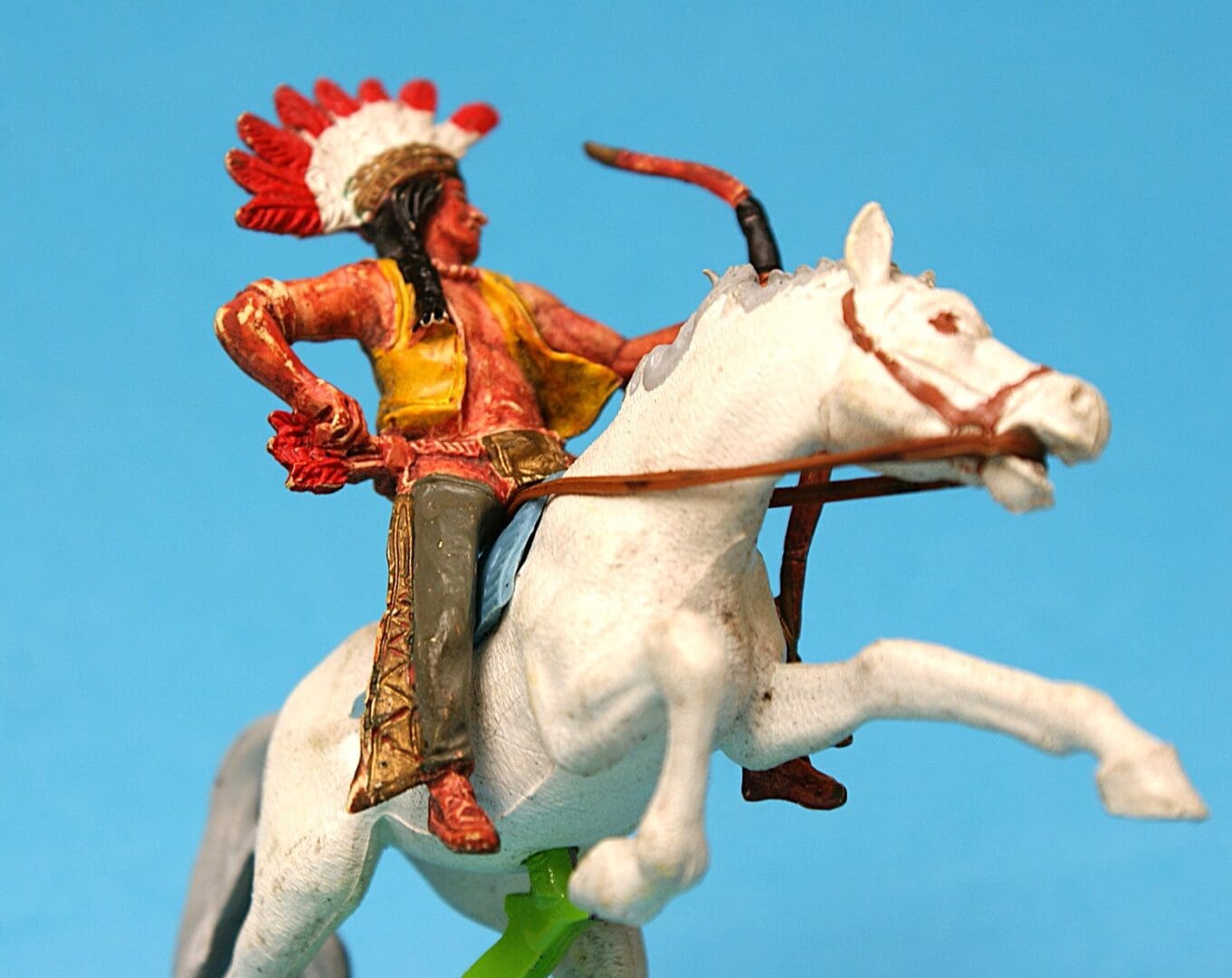 Deetail Mounted Indian Brave with Bow - 1972 1st Issue Figure